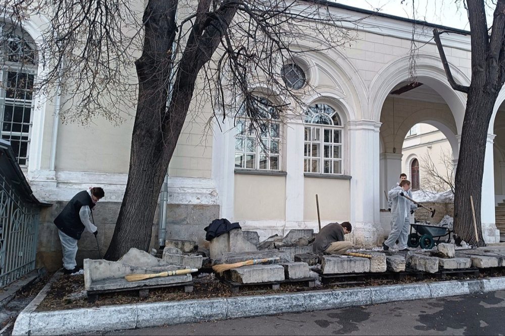 В Иоанно-Предтеченском монастыре начали реставрацию и консервацию некрополя