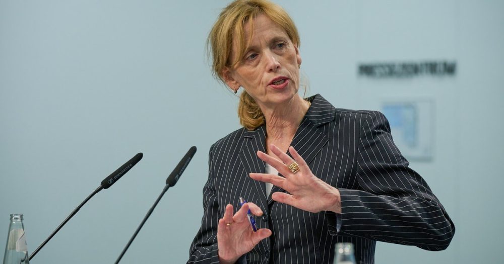 Дебаты в Бундестаге о поддержке демократии