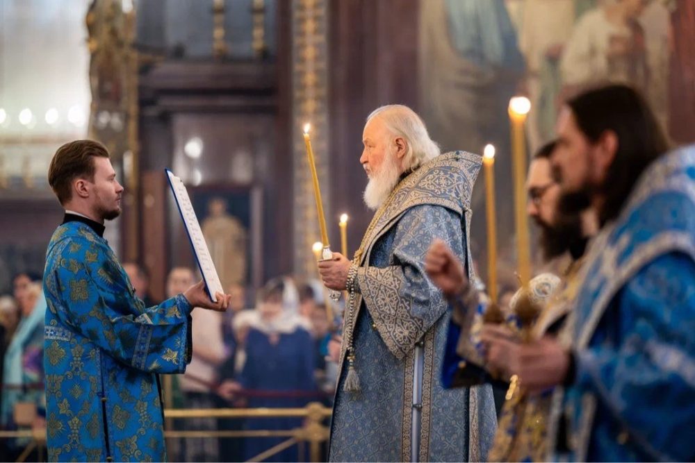 Патриарх Кирилл совершил утреню с акафистом в Храме Христа Спасителя