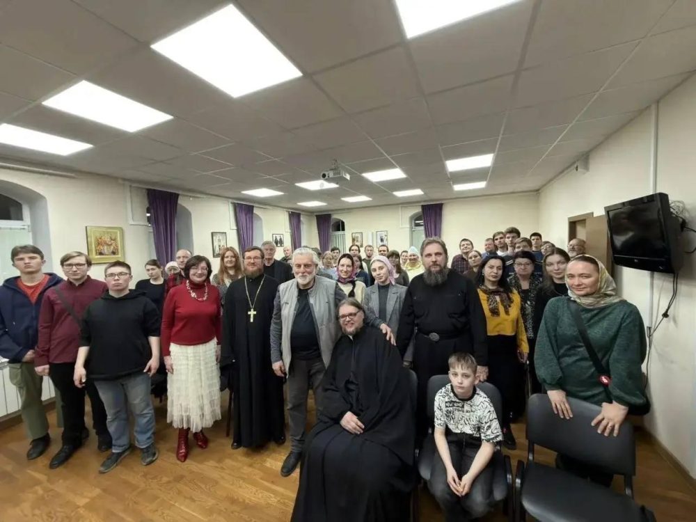 Молодежь Юго-Восточного викариатства встретилась с режиссером Давидом Гиоргобиани в храме Андрея Боголюбского