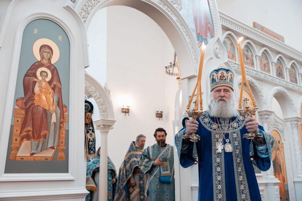 Митрополит Феогност совершил богослужение в храме Похвалы Богородицы в Зябликове