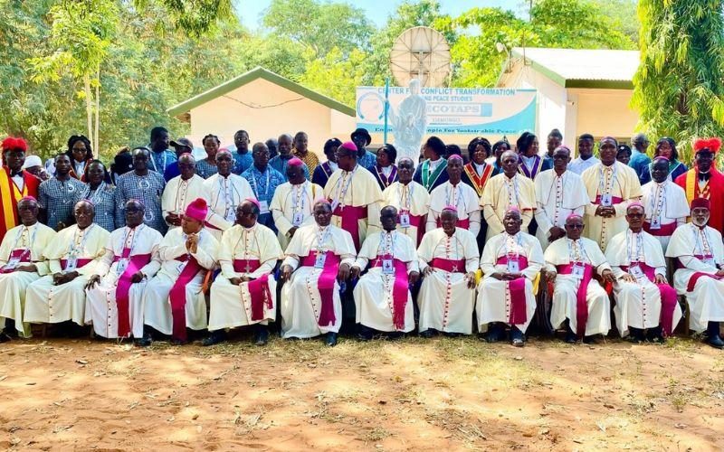 Епископы Ганы поддержали президента после отмены почетной награды американским университетом