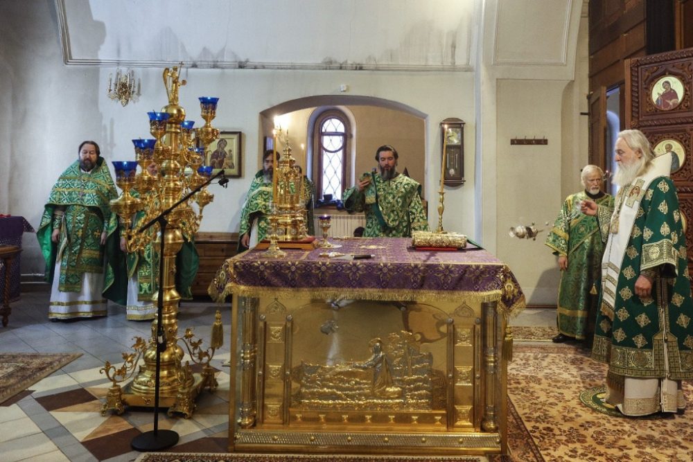 Митрополит Феогност возглавил престольный праздник в Алексеевском монастыре