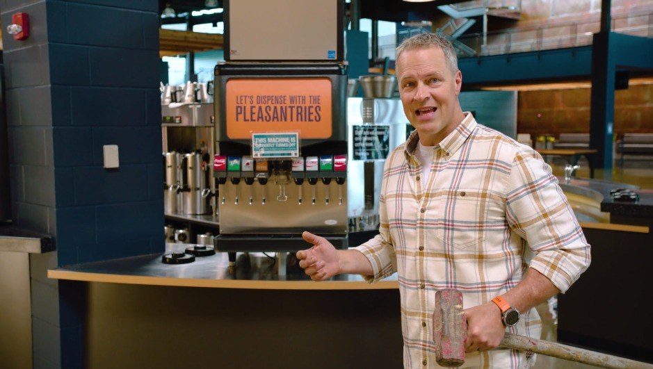 Пастор церкви Crossroads Брайан Том приостановлен на фоне расследования его поведения в 2015 году