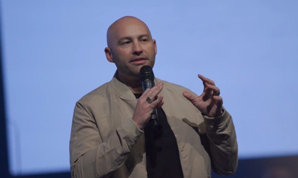 Основатель Glow Church Джоэл Кэйв рассказал о своем психическом кризисе