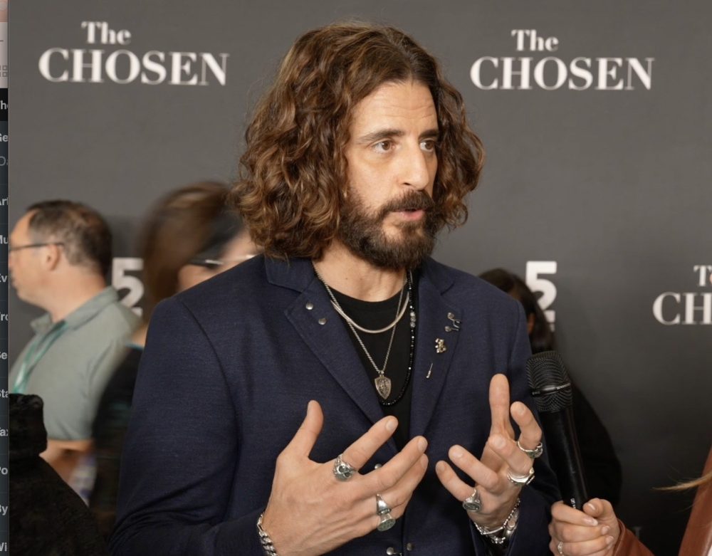 Даллас Дженкинс и Джонатан Руми размышляют о духовной борьбе и благодати Бога на ChosenCon