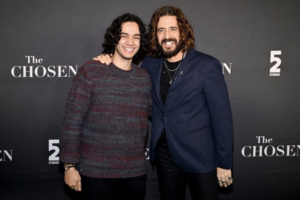 Звезды сериала «Избранные» с ностальгией смотрят в будущее: финальная глава на ChosenCon собрала более 4500 поклонников