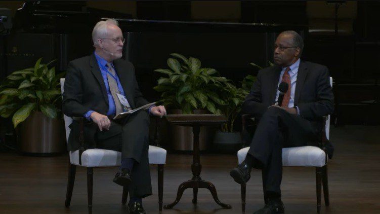 «Бог любит всех»: доктор Бен Карсон обсуждает «плохие идеи» эпохи COVID и равенство людей на конференции Discovery Institute