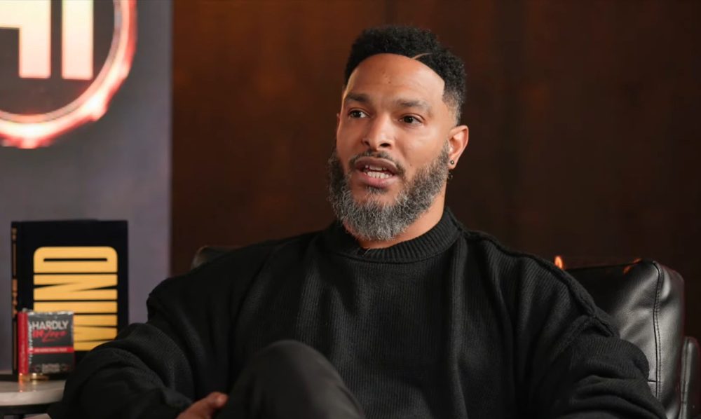 Женщина утверждает, что сделала аборт ребенка пастора мегацеркви Брайана Мидоузa во время 13-летнего романа