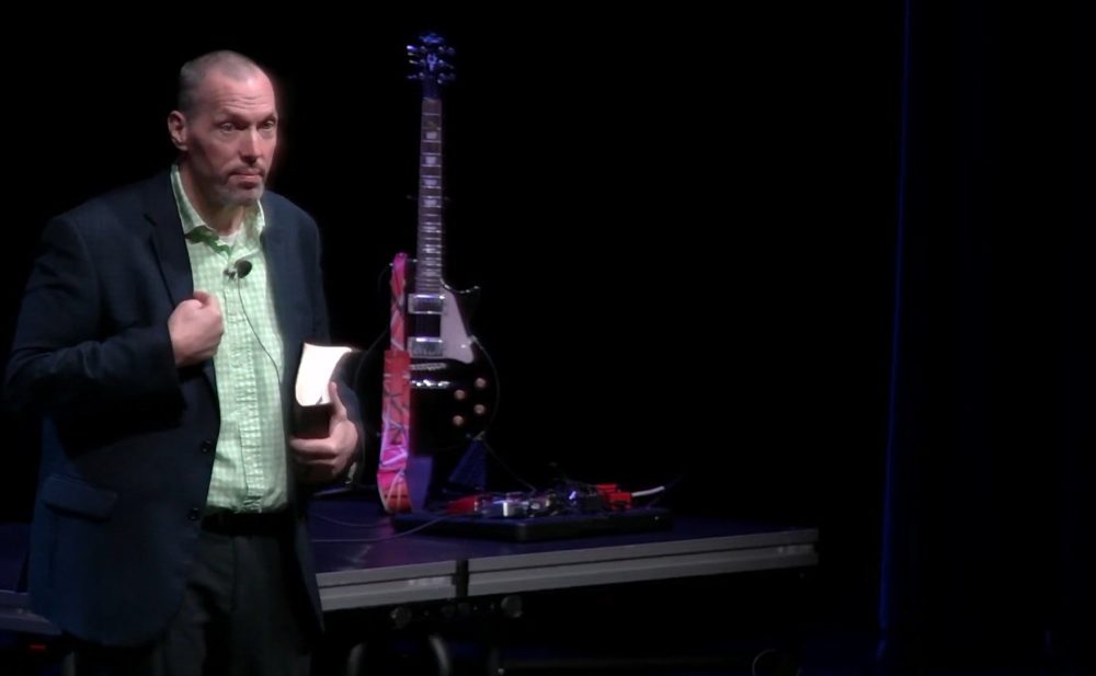 Пастор Джонатан Дэвис, исполнительный директор CSU, скончался от рака мозга