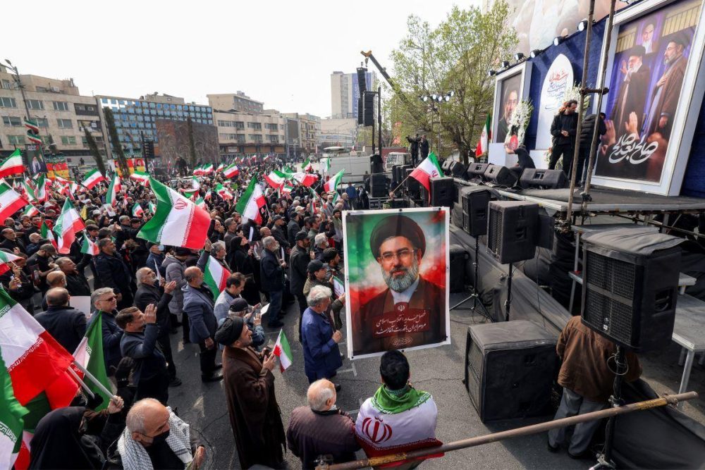 Убитый иранский верховный лидер Хаменеи якобы выступал против назначения сына Мохтабы в преемники