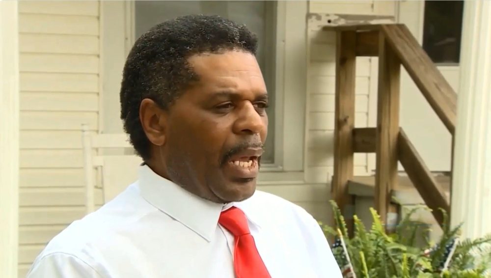 Верховный суд Алабамы разрешил полиции требовать удостоверение личности у пастора, поливавшего цветы