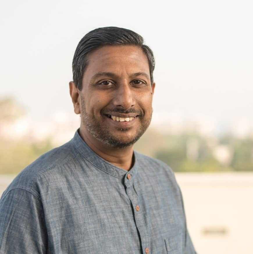 Мика Глобал назначает Рошана Мендиса новым глобальным директором