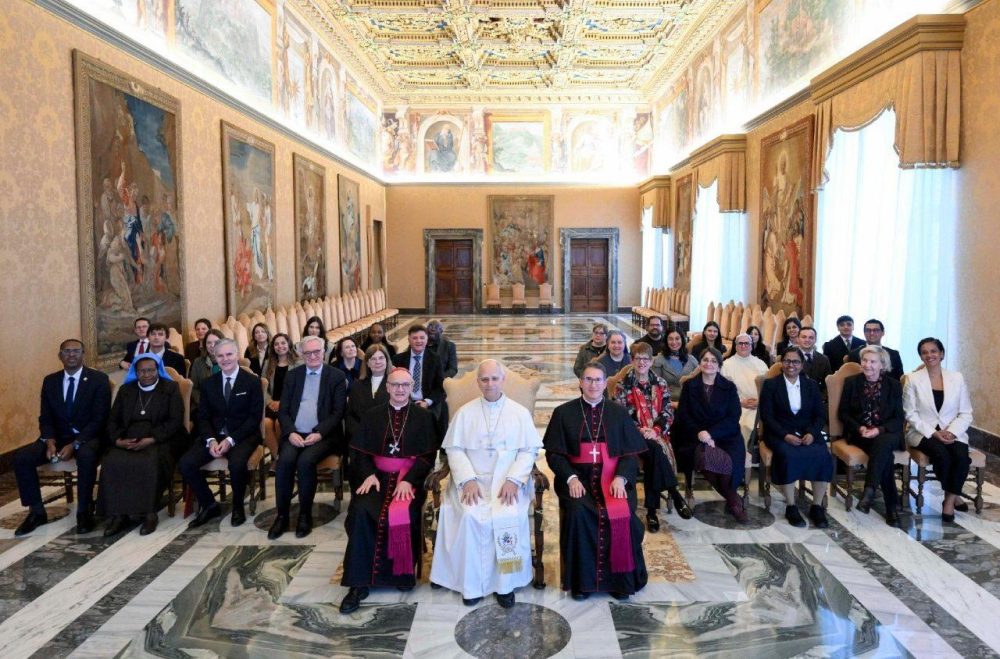 Папа призывает к единству Церкви в защите несовершеннолетних от злоупотреблений