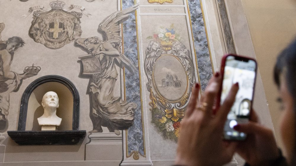 Политический ангел: кто скрывается за образом в римской базилике?