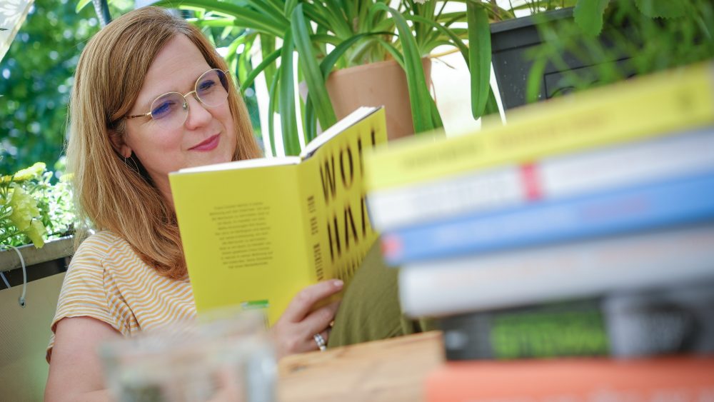 О микрофеминизме и равенстве: новые книги к Международному женскому дню