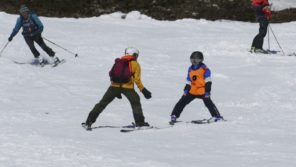 Тобиас на лыжах: как слепой подросток обретает свободу на склонах Австрии
