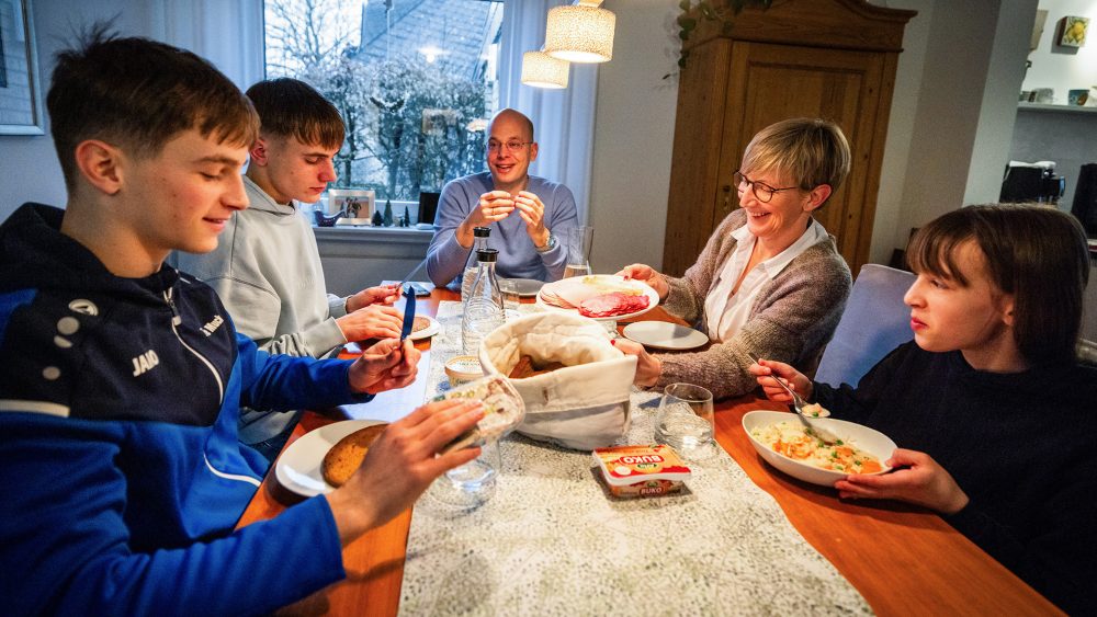 Почему подростки становятся все легче: опасная тенденция