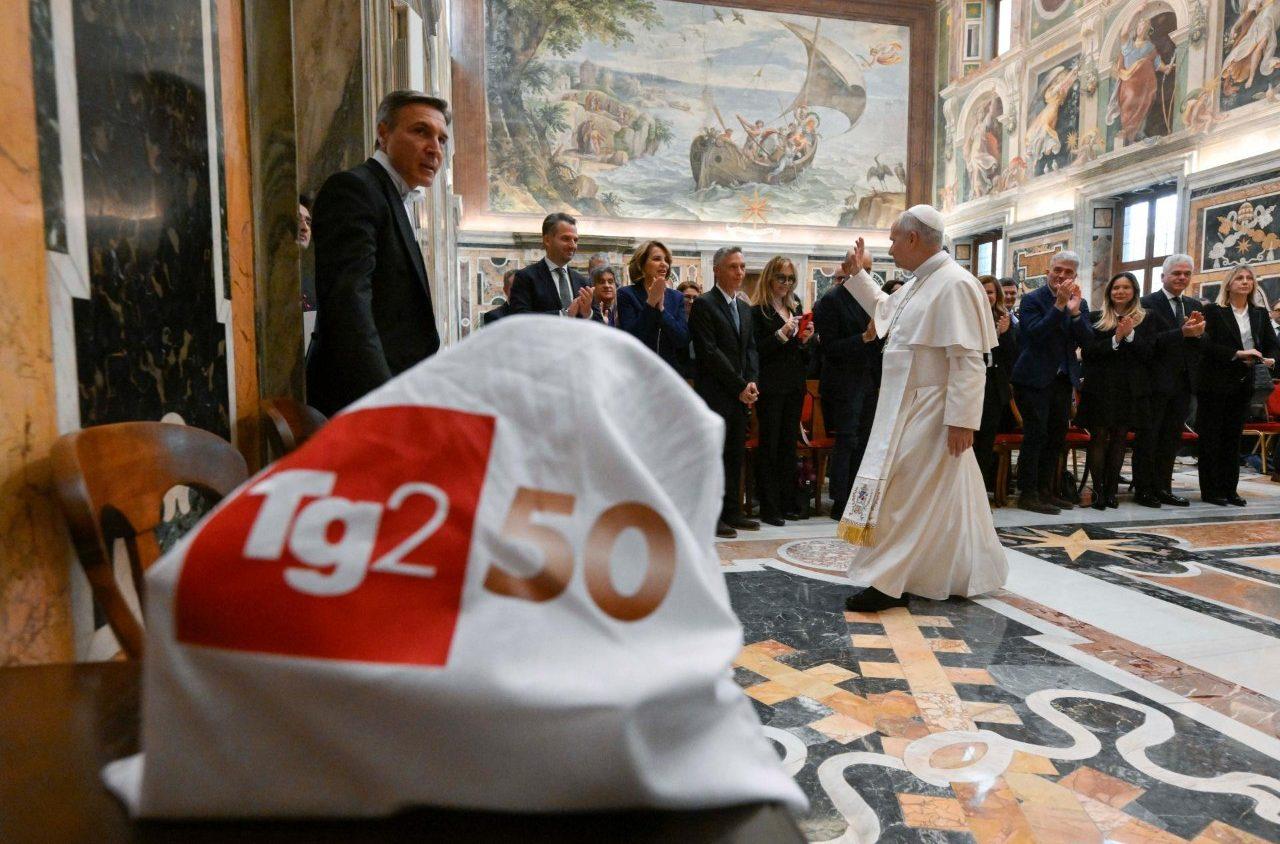 Папа Римский призвал журналистов раскрывать правду о войне