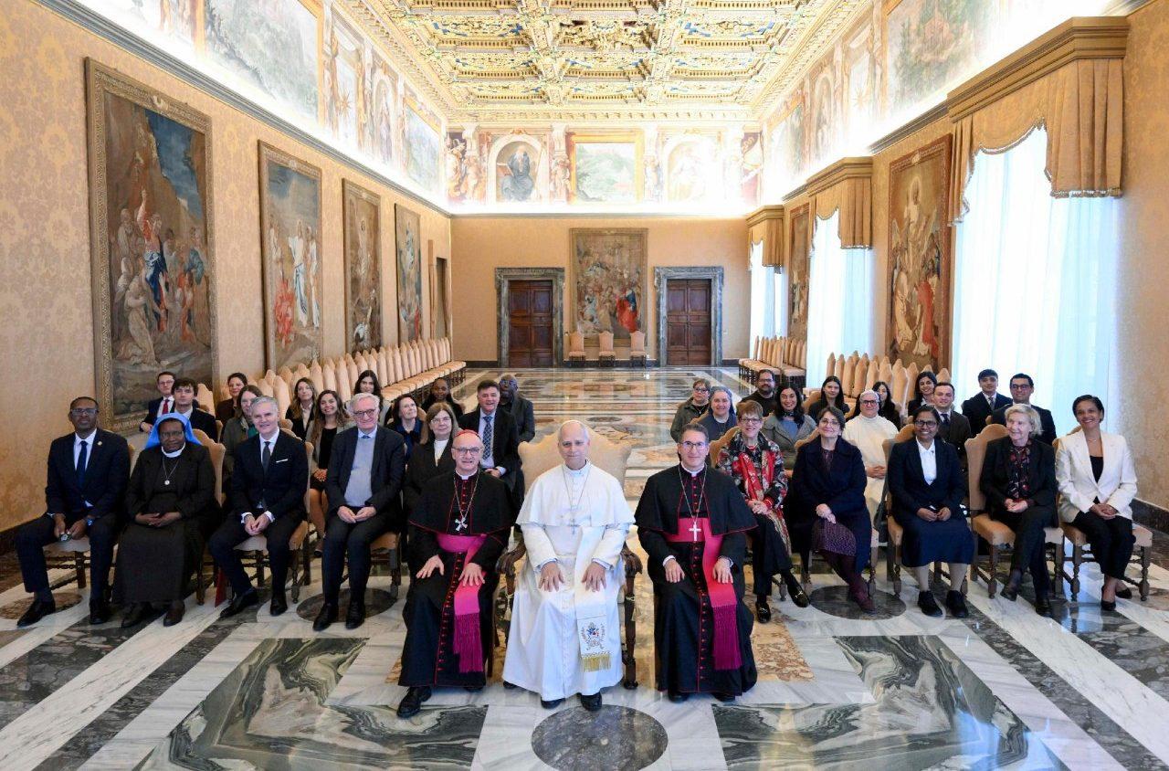 Папа призывает к единству Церкви в защите несовершеннолетних от злоупотреблений