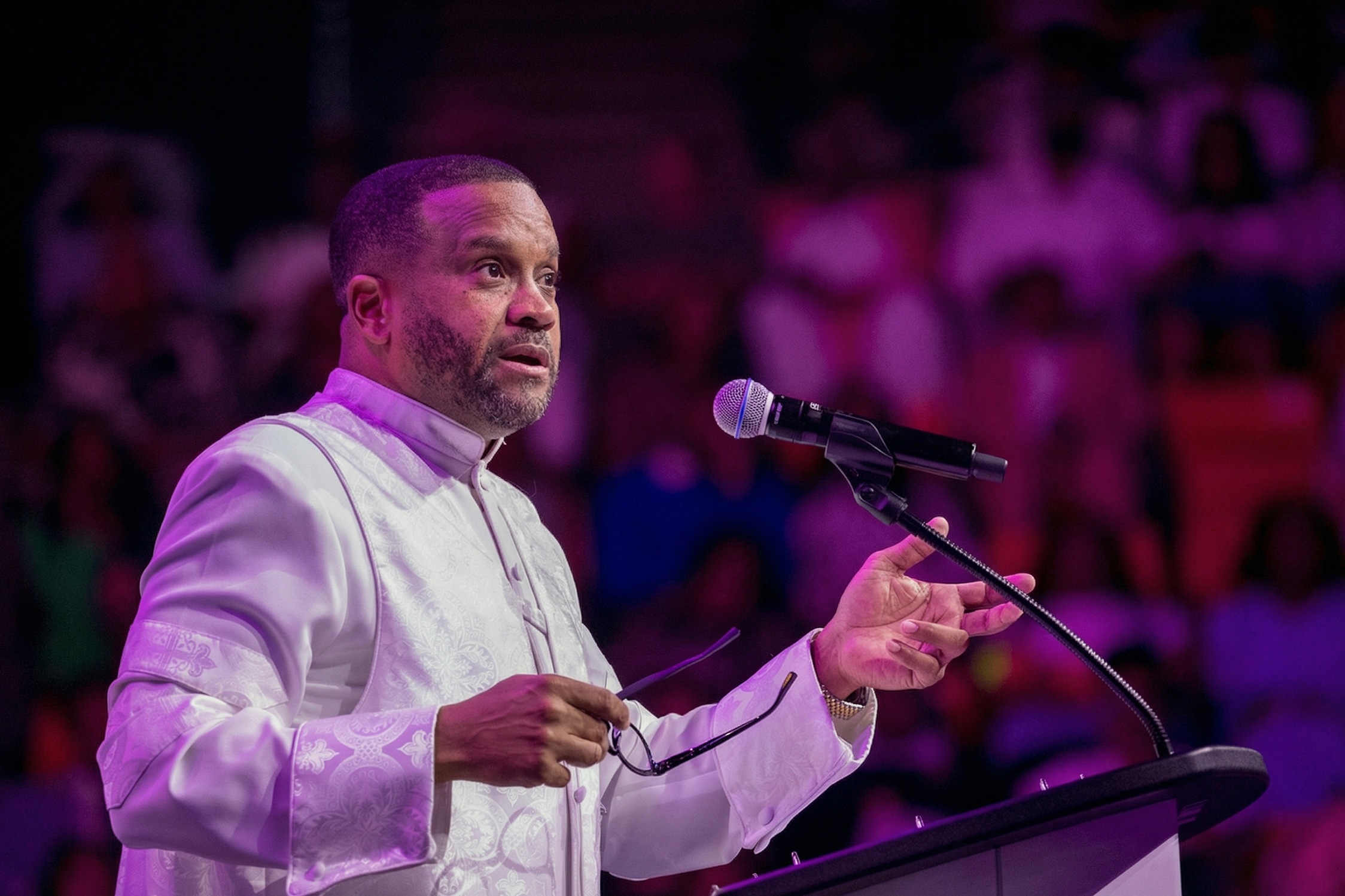 Мегацерковь в Вирджинии пожертвовала $1 миллион, чтобы остановить выселение более 300 семей