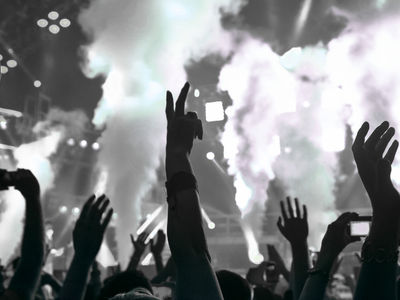 Англиканский священник проповедует в ночных клубах Кении