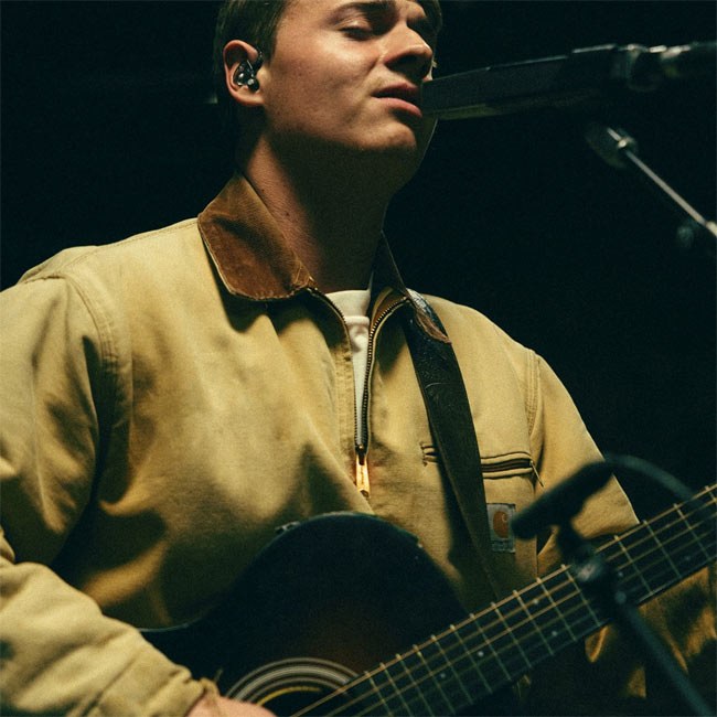 Ноа Пол Харрисон из Bethel Music выпускает новый сингл 'Christ That We Lift Higher'