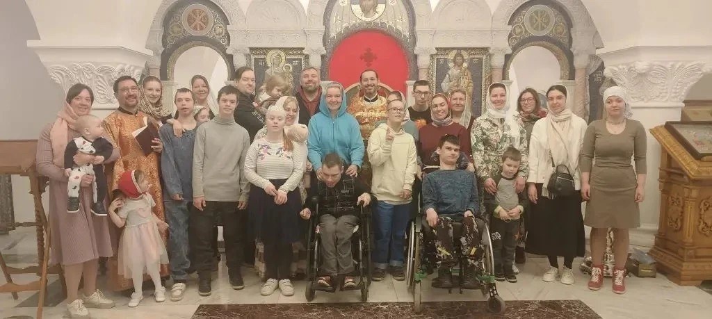 В двух храмах Западного викариатства провели литургию для детей с особенностями развития