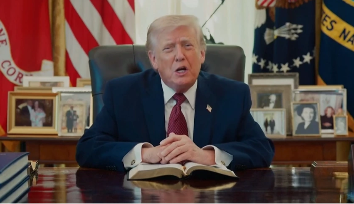 Только 5% белых евангелистов считают президента Трампа очень религиозным: Pew