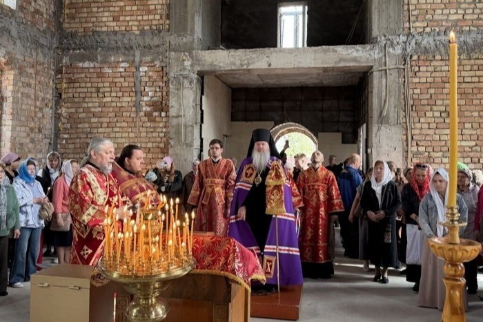 В храме Новомучеников Чимкентских в Лисьей балке совершена первая литургия