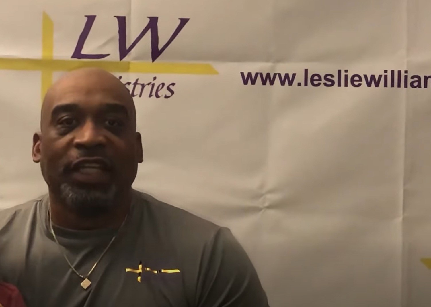 Пастор, автор книги «Люби ее так», арестован за двоеженство через несколько месяцев после объявления о новом браке