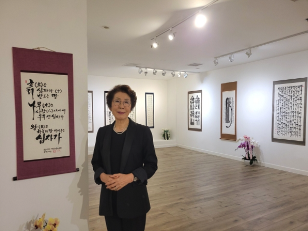 Выставка каллиграфии привлекает внимание 70-метровым рукописным свитком Евангелия от Иоанна