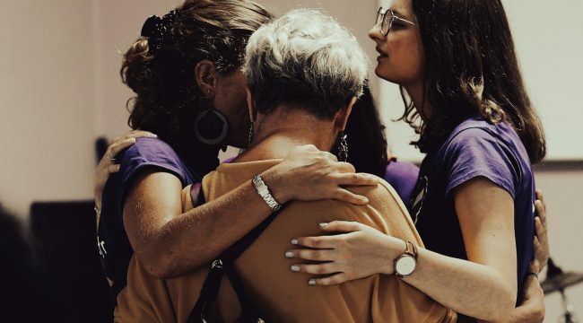 Знаковое исследование раскрывает сложную картину ролей женщин в канадских евангелистских церквях