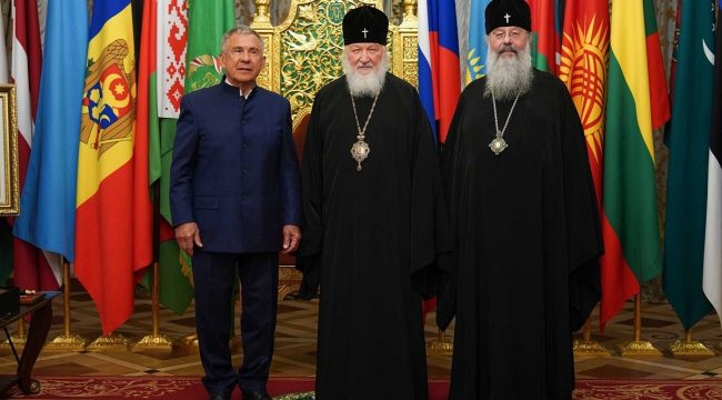 Патриарх Кирилл провел встречу с главой Татарстана и митрополитом