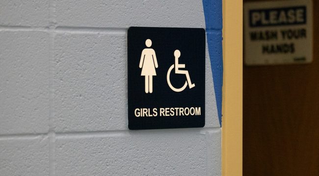 Законодатели Айдахо приняли расширенный запрет на вход мужчин в женские пространства