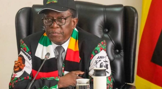 Церквам Зимбабве приказали прекратить богослужения и посетить политический митинг