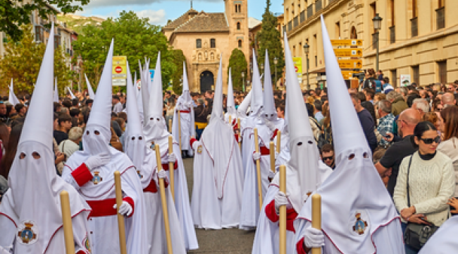 Испания: начало Страстной недели под солнцем и её религиозные процессии