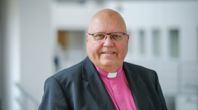 Зарубежный епископ Франк Копания поздравляет нового директора Всемирной евангелической миссии (EMW)