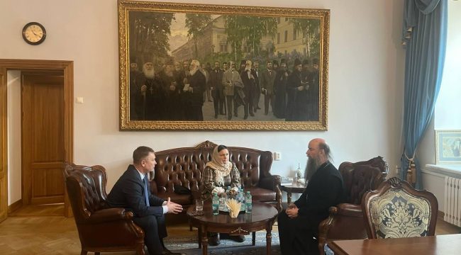 Депутат Госдумы обсудил с наместником Троице-Сергиевой лавры проект поддержки военнослужащих