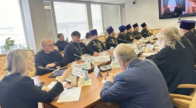 В Госдуме обсудили статус военного духовенства