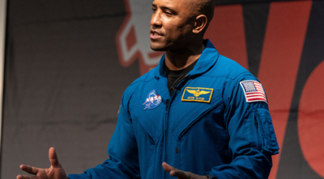 Виктор Гловер: астронавт, который ставит свою веру в центр миссии Artemis II