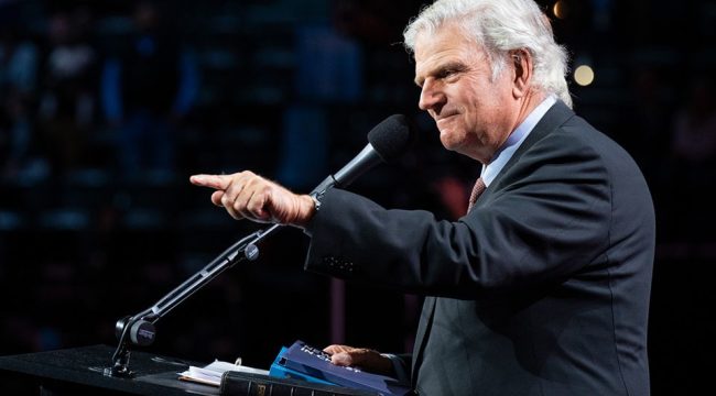 Франклин Грэм ссылается на царя Давида в ответ на упрёк Папы по поводу войны: 'Бог принимает сторону'