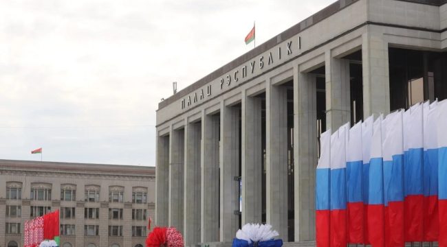 Патриарший экзарх Беларуси посетил торжества в честь Дня единения с Россией