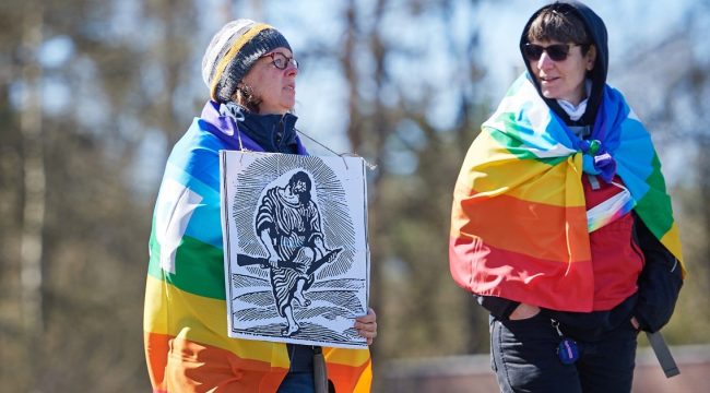 Мирные демонстрации в более чем 70 городах