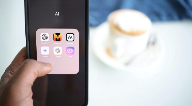 Большинство пасторов используют ИИ, но некоторые опасаются, что он может заменить их руководство в церквях: исследование