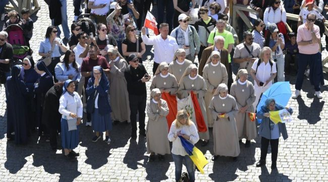 Папа Лев XIV призвал неустанно молиться о мире для всей земли