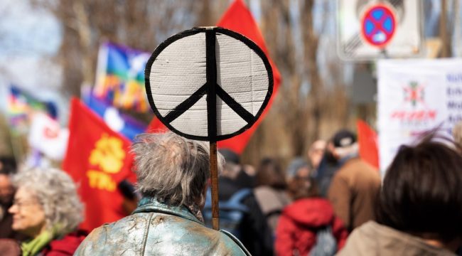 Активисты требуют "гражданского поворота эпохи"