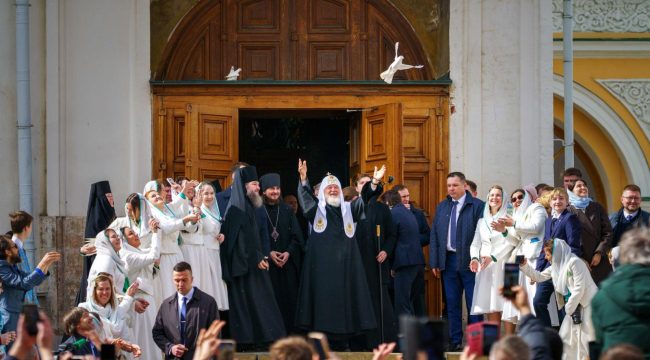 Патриарх Кирилл совершил литургию в Благовещенском соборе Кремля