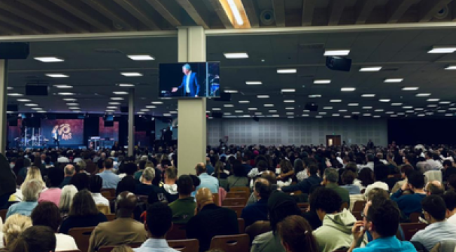 InfoChrétienne присутствовал на 60-летии церкви «Открытая дверь»