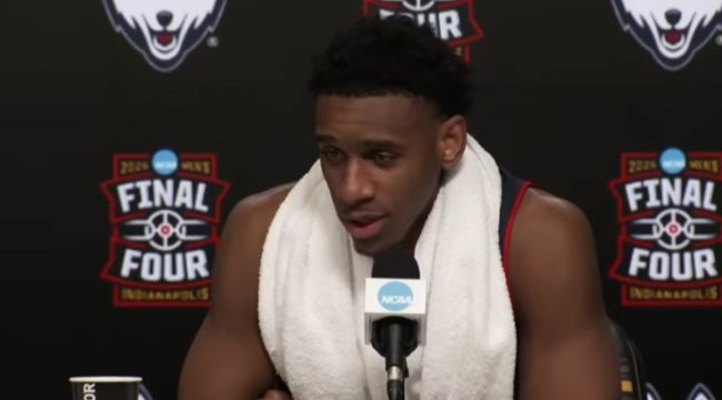 Центровой UConn Таррис Рид благодарит Бога после поражения в чемпионате NCAA: «Всё происходит не просто так»